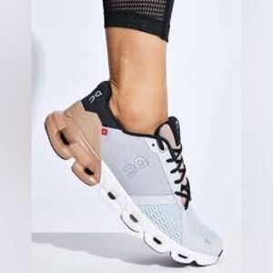 On Cloudflyer Sneaker tennis shoe running Glacier Rosebrown 7.5 walking black